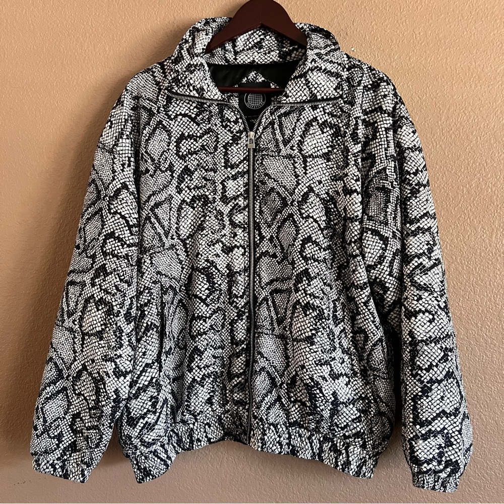 Urban Outfitters Snakeskin Pattern Full Zip Jacket Size Medium - Picture 2 of 8